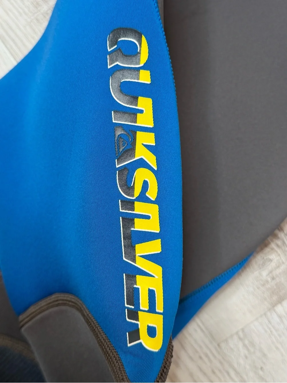 Quiksilver Kids Syncro 3/2 mm Back-Zip Full Body Wetsuit Size 4 NWT